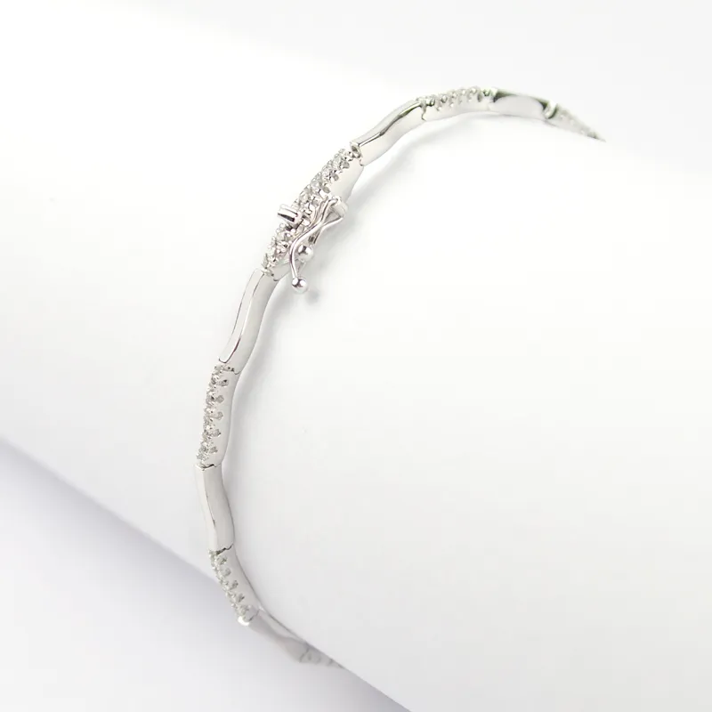 Bracciale semirigido in oro bianco con zirconi