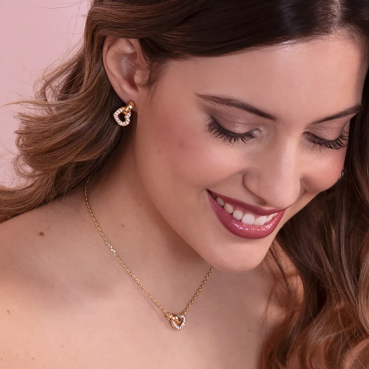 Orecchini Pendenti Golden con Doppio Elemento Pavé Cuore e Maglia Ovale