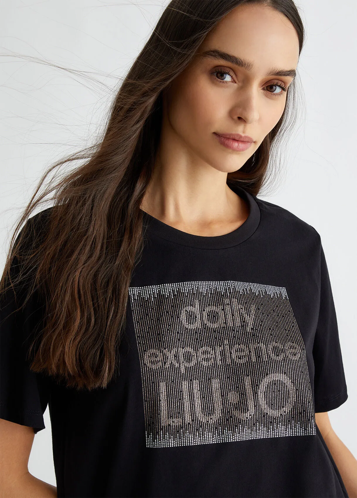 T-shirt con logo e strass